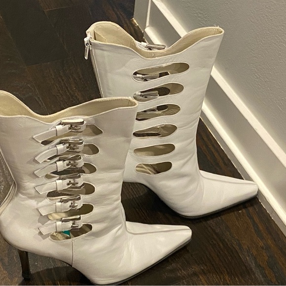 New & Sexy Stuart Weitzman Size 38 White Heeled Boots. - Picture 2 of 7
